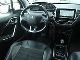 Peugeot 2008 (2017) Style 1.2 PureTech, Automat - náhled 7