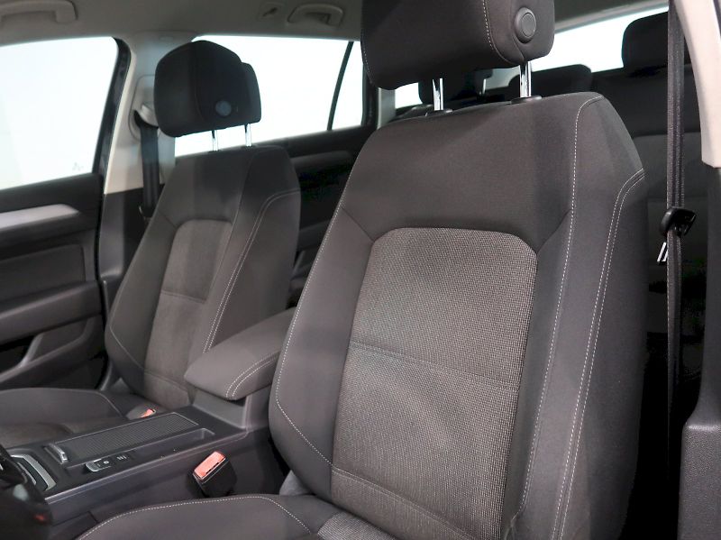 Volkswagen Passat (2017) COMFORTLINE 1.6TDI 88KW - fotka 15 z 37