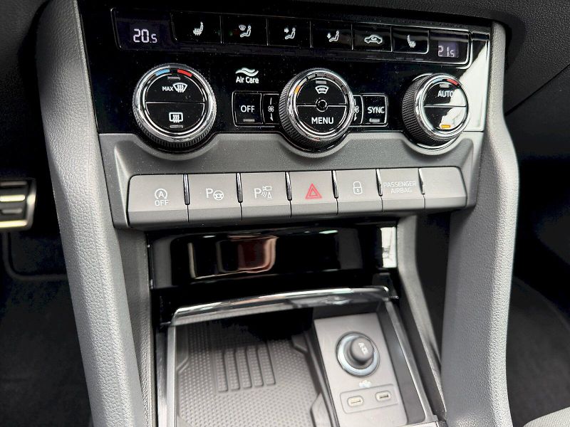 Škoda Karoq (2025) 1.5 TSI 110KW DSG SportLine - fotka 27 z 35