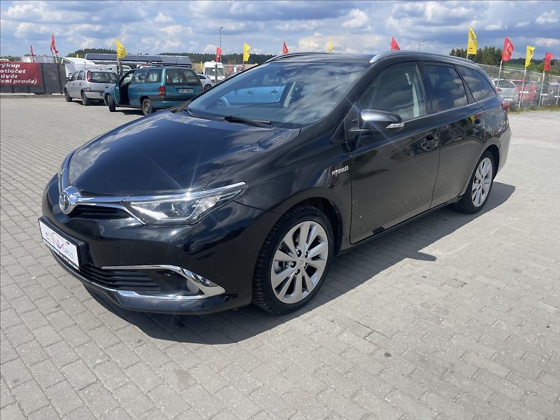 Toyota Auris 1,8 i 73kw Hybrid e-CVT bez ko - fotka 35 z 40