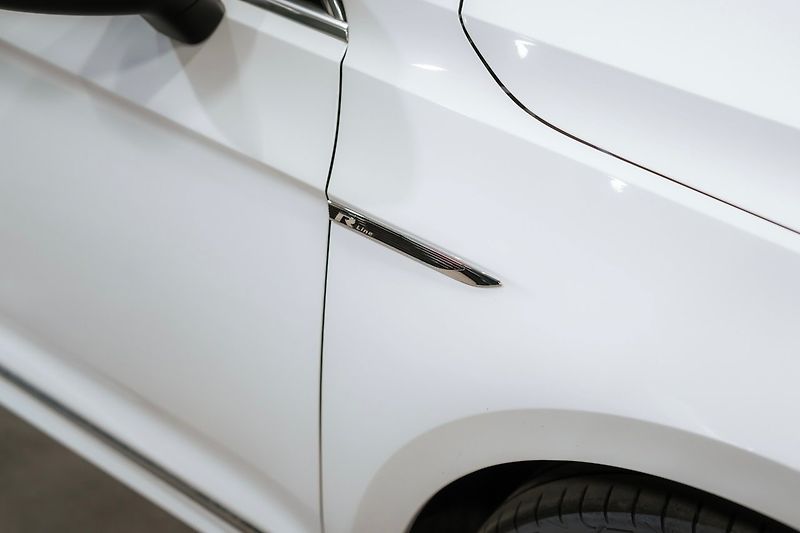 Volkswagen Passat TDI 4M 147kW R-Line - fotka 7 z 21