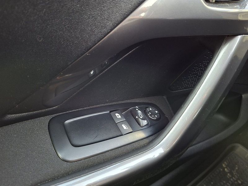Peugeot 2008 1,2 PT 110k M5 2.MAJ - fotka 23 z 23