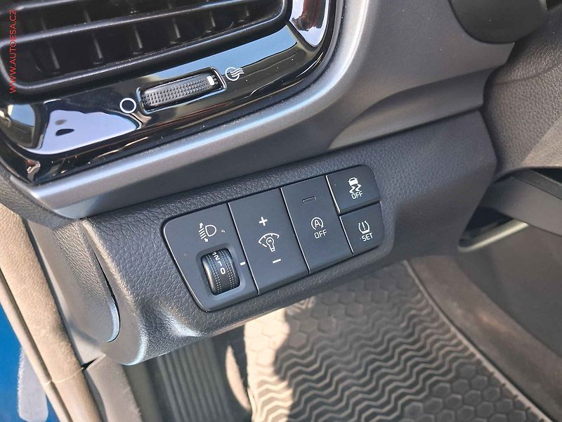 Kia Stonic (2022) 1.2 i, 2.maj,ČR, Kamera - fotka 14 z 17