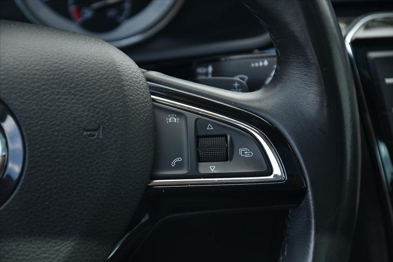 Škoda Superb 2.0TSI 206kW 4x4 L&K ACC TAŽNÉ - fotka 16 z 37