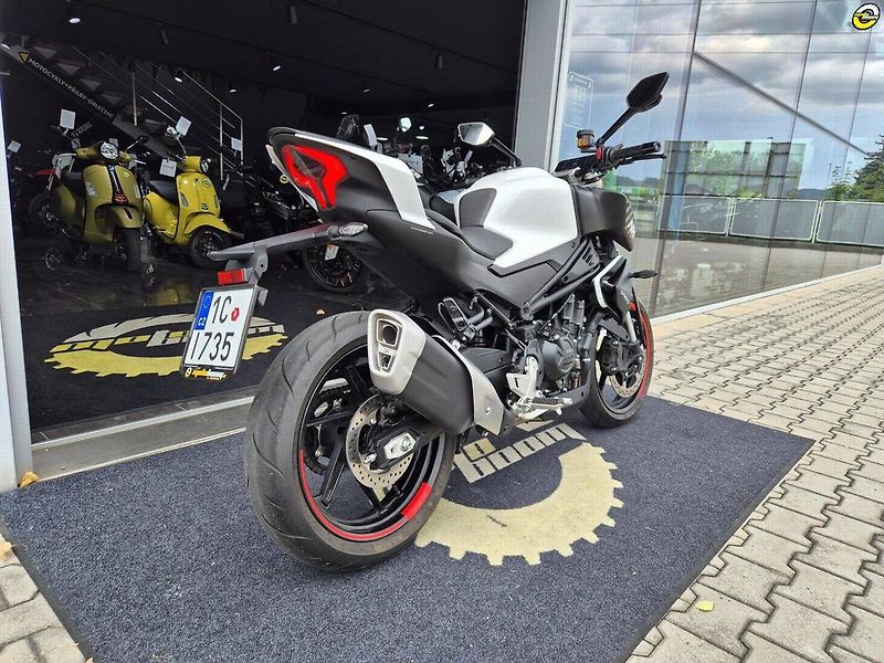 CFMOTO 450 NK (2026) 2026) – 1.majitelka, ZÁRUKA 20 - fotka 4 z 20