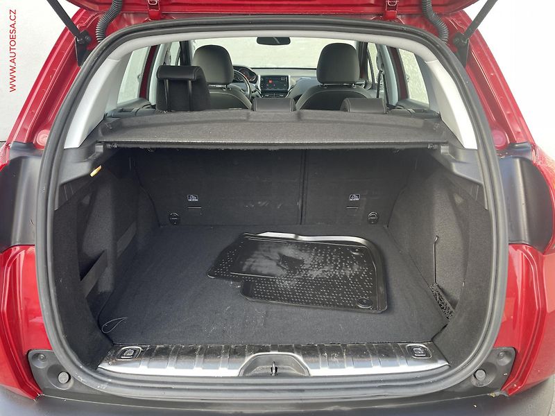 Peugeot 2008 (2018) 1.2 PT, Allure, AT, panor - fotka 7 z 18
