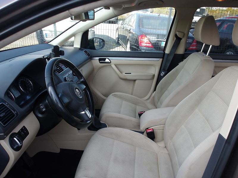 Volkswagen Touran 2,0TDi 103kW PANORAMA ! - fotka 15 z 33