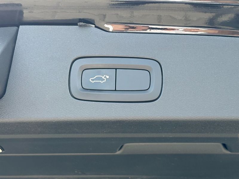 Volvo V60 R-design T6 228kW - fotka 25 z 27