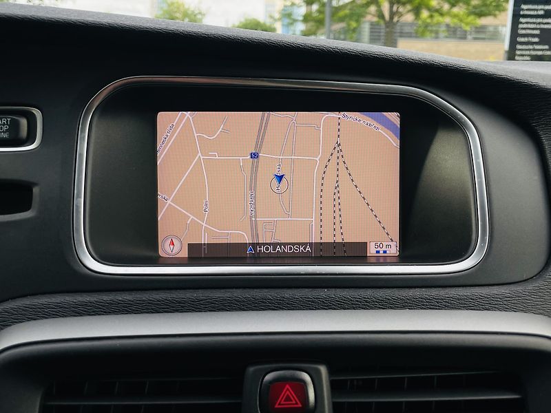 Volvo V40 2.0i MANUÁL KAMERA SERVISKA - fotka 40 z 45