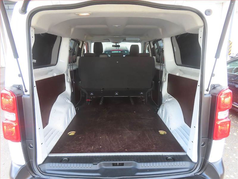 Citroën Jumpy (2019) 2.0 BlueHDi, Bus, 5Míst, ČR - fotka 14 z 15