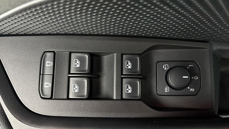 Škoda Octavia 2.0 TSI DSG RS Combi - fotka 23 z 31
