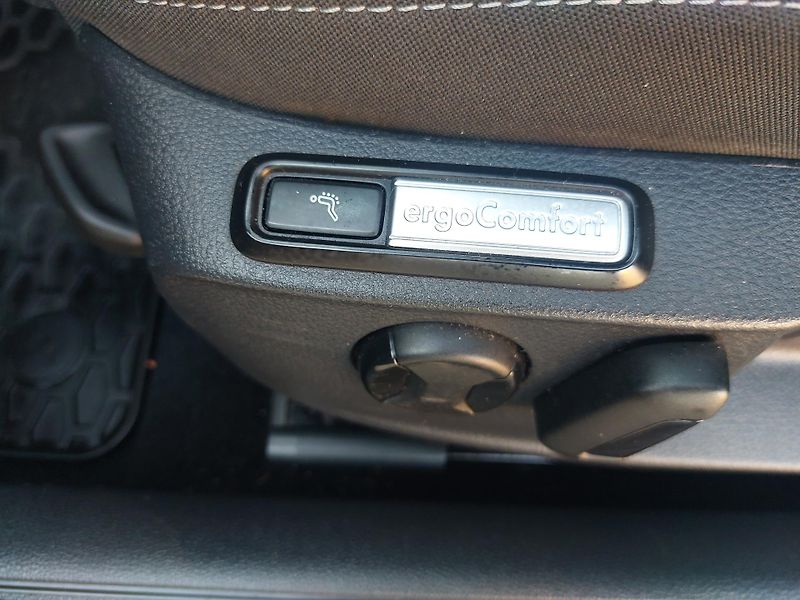 Volkswagen Passat 2,0 TDi 110kw Business ČR - fotka 11 z 19