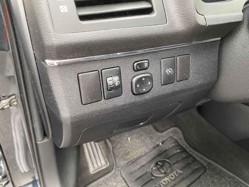 Toyota Avensis (2010) 1.8i, AC, TZ, navi - fotka 14 z 17