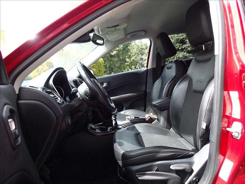 Jeep Compass 2,0 103 KW,Longitude 4WD,2.Maj - fotka 19 z 51
