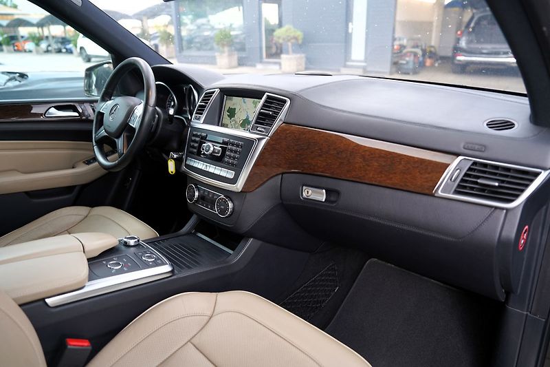 Mercedes-Benz Třídy M ML 350i AMG 4Matic/Motor klepe - fotka 17 z 29