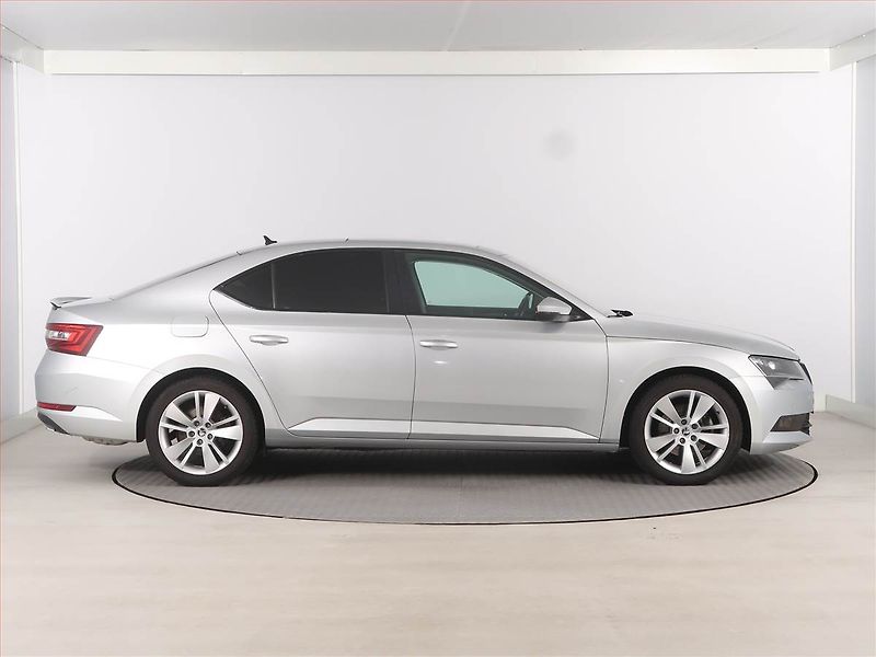 Škoda Superb (2016) 2.0 TSI, Automat, Navi - fotka 6 z 20