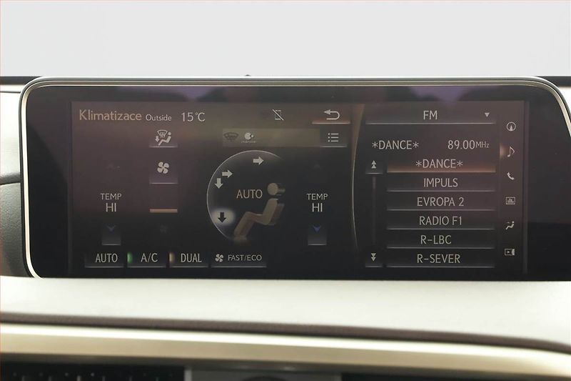 Lexus RX 400h (2016) 200t AWD - fotka 14 z 26