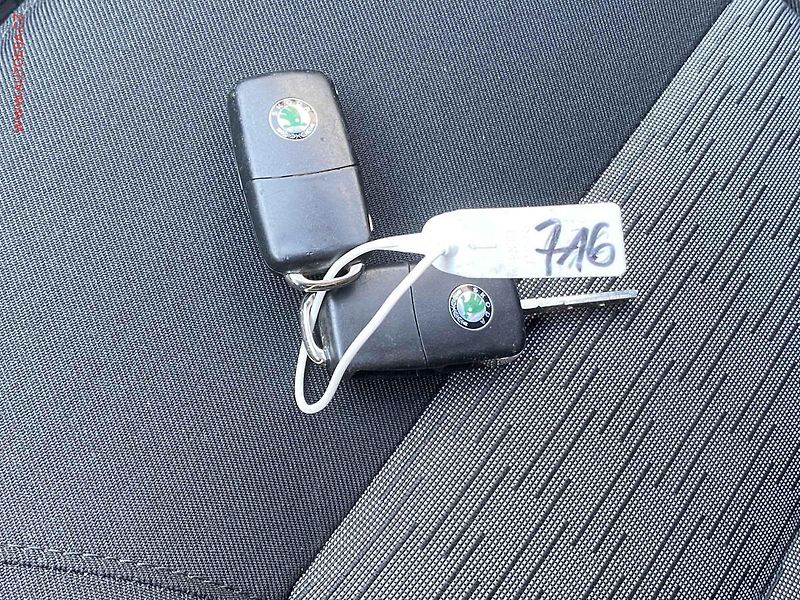 Škoda Octavia (2009) 1.4 TSi, Ambition, park.čidla - fotka 16 z 16