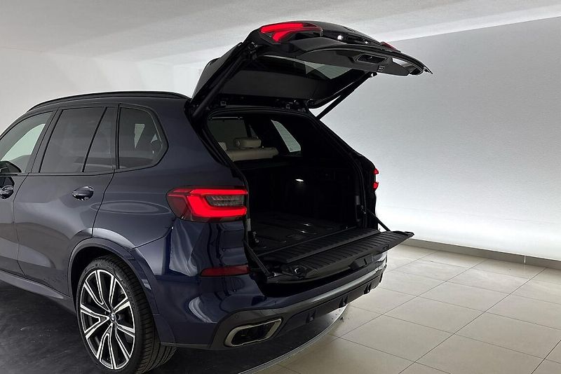 BMW X5 M50i - fotka 11 z 30