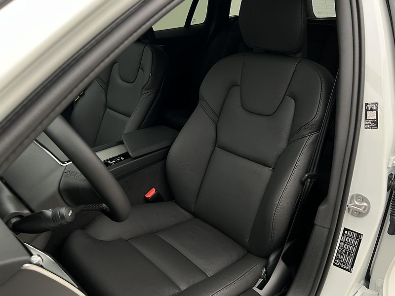 Volvo V60 (2026) B4 PLUS DARK AUT - fotka 23 z 44
