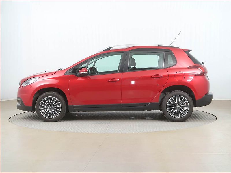 Peugeot 2008 (2018) 1.2 PureTech, Automat - fotka 3 z 16