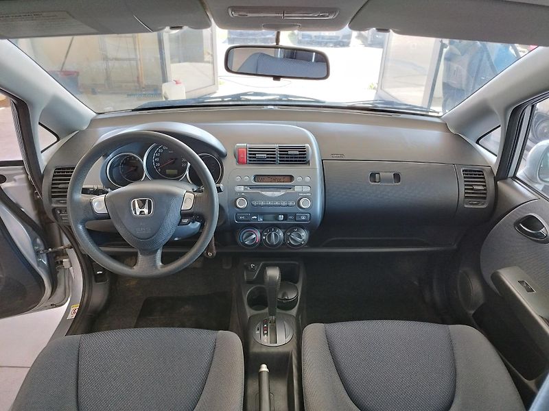 Honda Jazz (2004) 1,3i,61KW,AUTOMAT,KLIMA,ALU - fotka 17 z 26