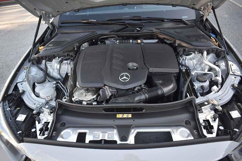 Nový Mercedes-E je současně důstojný i naprosto moderní