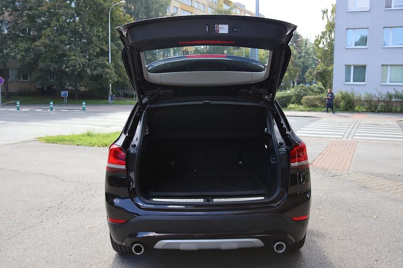 BMW X1 XDRIVE 25i F48 170kW - fotka 42 z 50