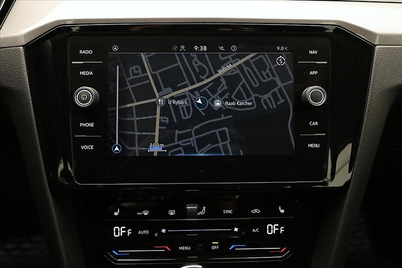 Volkswagen Passat 2,0 TDI 110 kW DSG Business Zá - fotka 20 z 32