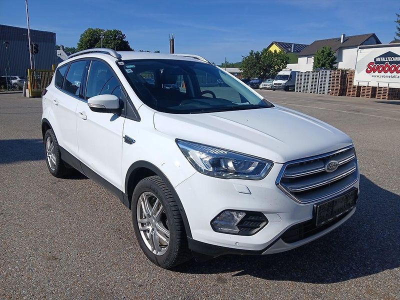 Ford Kuga (2019) 1,5 EB Titanium - fotka 2 z 9