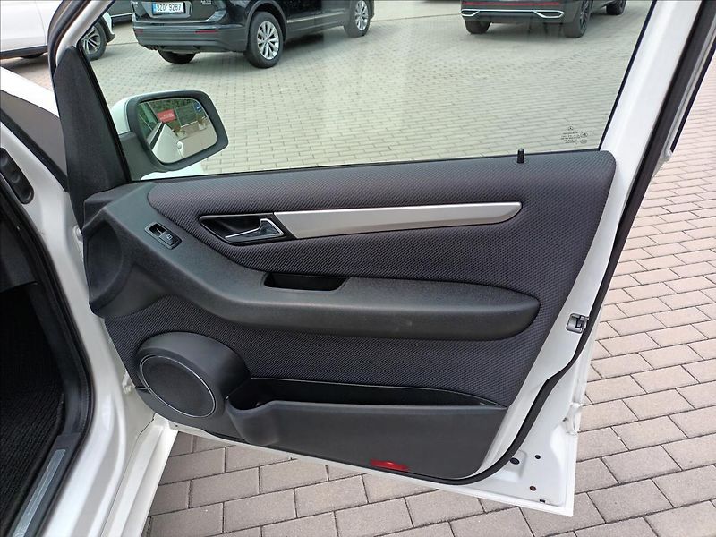 Mercedes-Benz Třídy B 2,0 i,B 200,100kw,TAŽNÉ,VÝHŘEV - fotka 24 z 33
