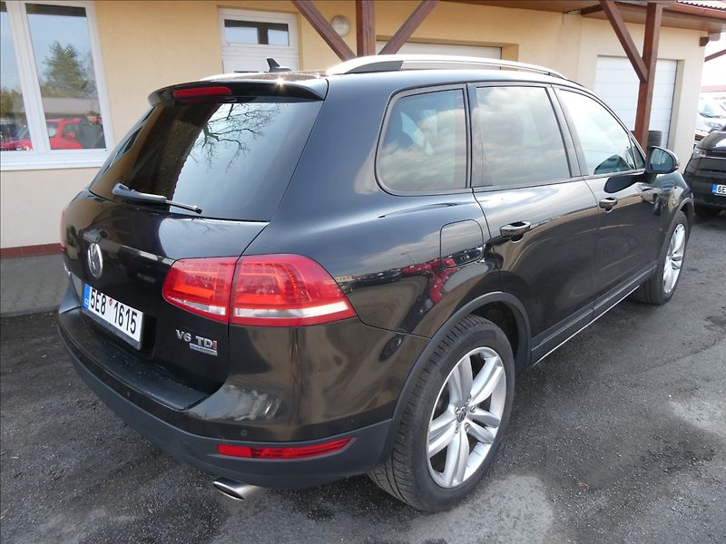 Volkswagen Touareg 3,0 TDi V6 180kW,2xkola,závěs - fotka 9 z 50
