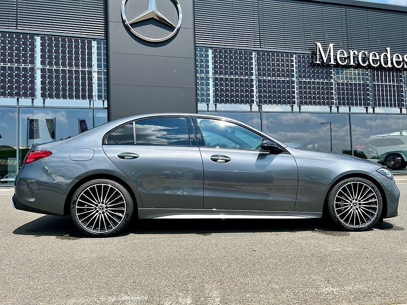 Mercedes-Benz Třídy C (2025) 220 d 4MATIC Edition 140 Years - fotka 2 z 29