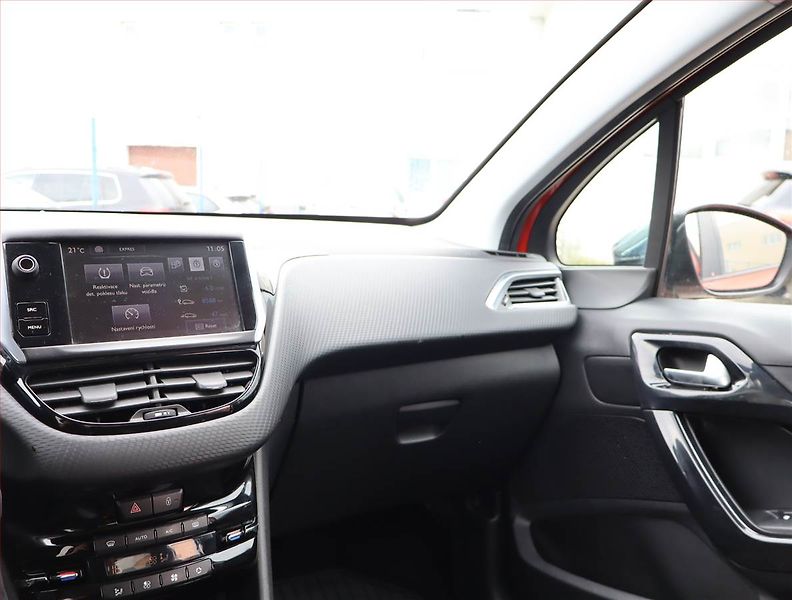 Peugeot 208 (2016) 1.2 PureTech, Tempomat - fotka 8 z 16