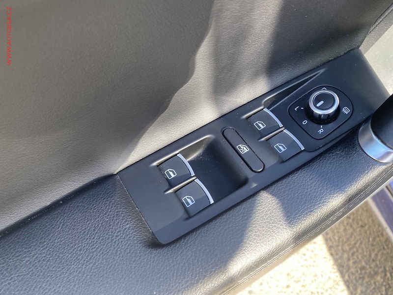 Volkswagen Passat (2014) 2.0 TSi, Highline, bixen - fotka 13 z 17