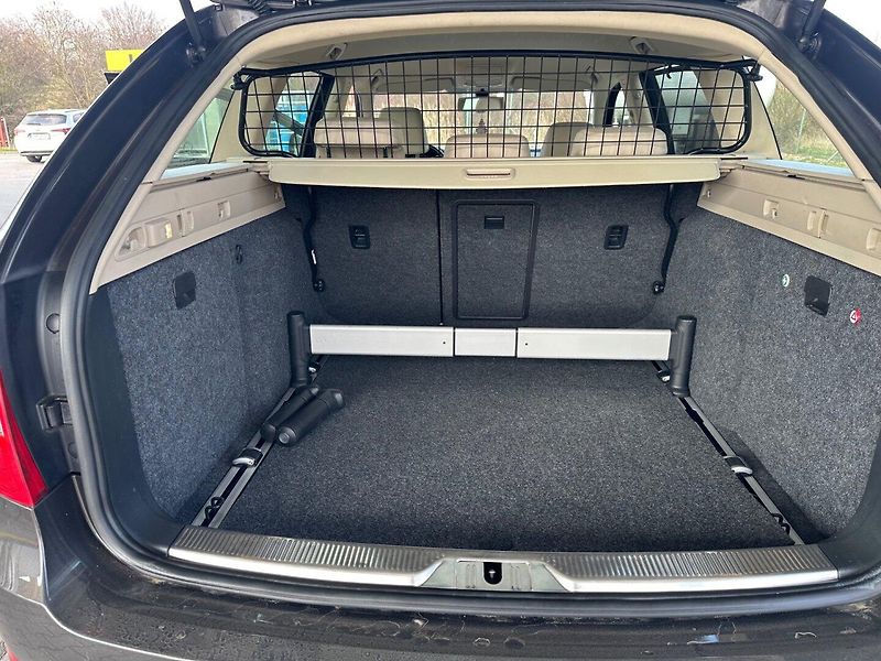 Škoda Superb (2012) 2.0TDi NAVI, SAMO.PARKOVANÍ - fotka 16 z 17