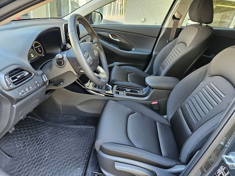 Hyundai i30 1,0 T-GDi 84kW, Style, 1.maj. - fotka 10 z 34