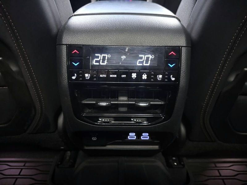 Jeep Grand Cherokee (2024) 2,0 T 380k PHEV 4x4 AT8 ZF SUM - fotka 25 z 27