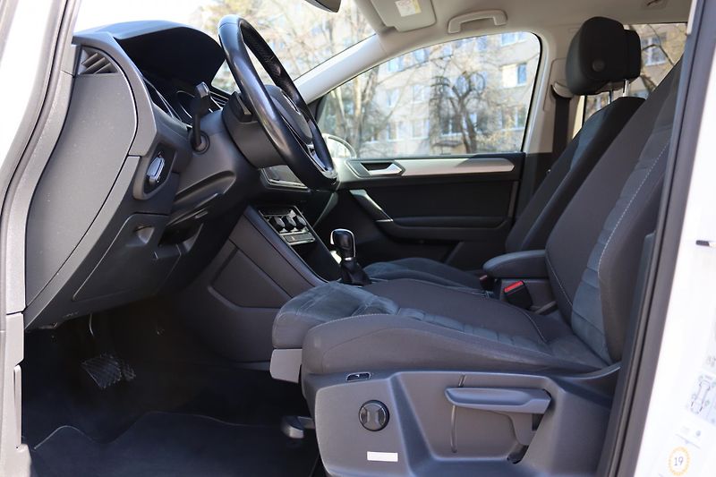 Volkswagen Touran 2.0TDI DSG 110kW - fotka 23 z 50