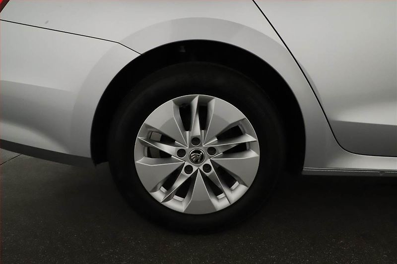 Škoda Octavia (2023) Ambition 2.0 TDI, ČR,1.maj - fotka 12 z 16