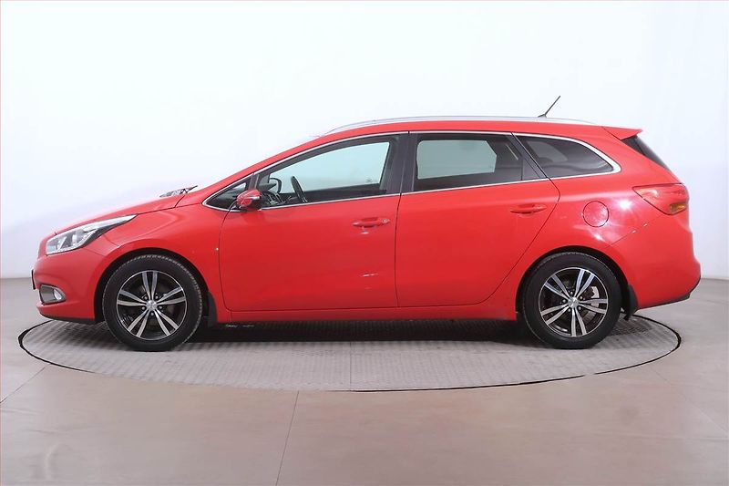 Kia Ceed (2015) 1.6 GDI, Serv.kniha, Tempomat - fotka 3 z 21