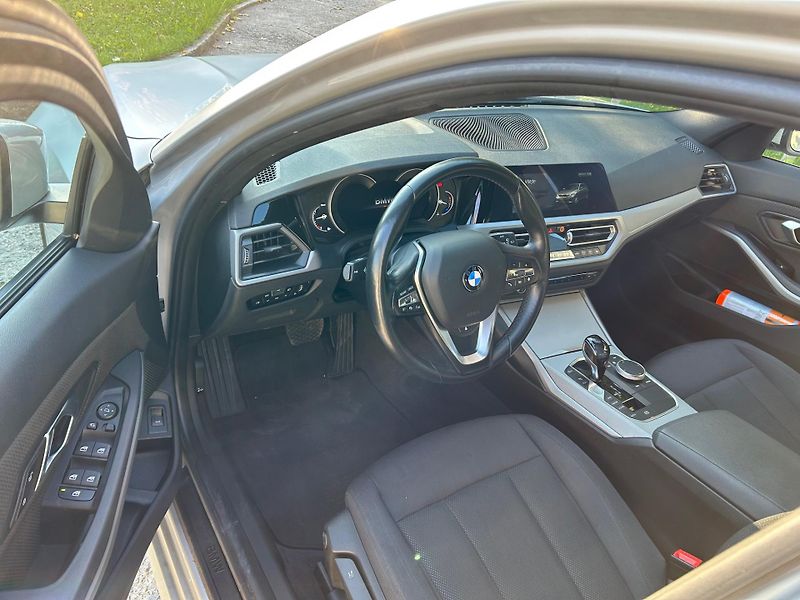 BMW Řada 3 (2020) 320d Xdrive - CZ - DPH - fotka 7 z 16