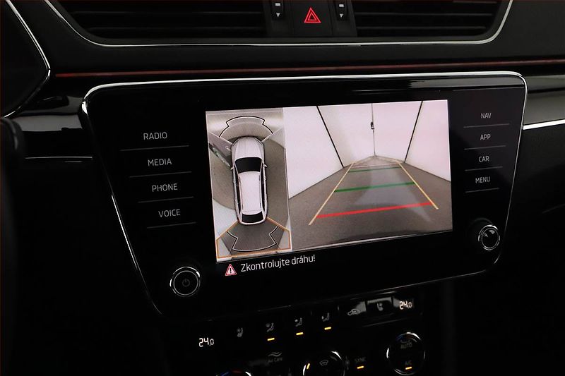 Škoda Superb (2022) Laurin&Klement 1.5 TSI - fotka 10 z 20