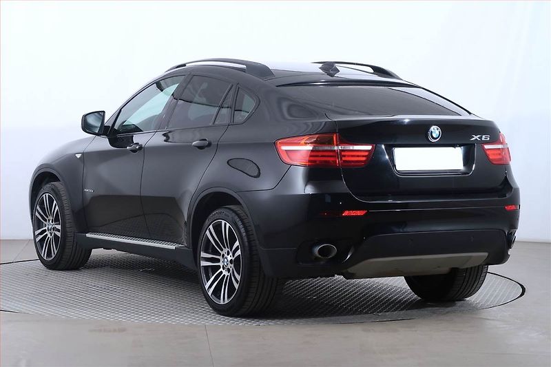 BMW X6 (2013) xDrive30d - fotka 4 z 27