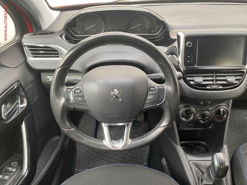 Peugeot 208 (2018) 1.2 PT, Style, kamera - fotka 11 z 15