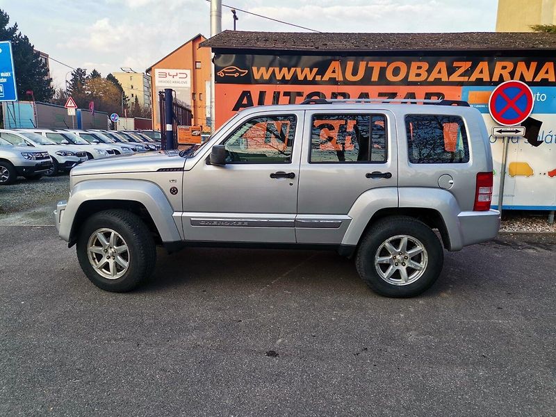 Jeep Cherokee (2009) 2.8CRD 130kw AUT 4x4 Tažné ČR - fotka 2 z 31