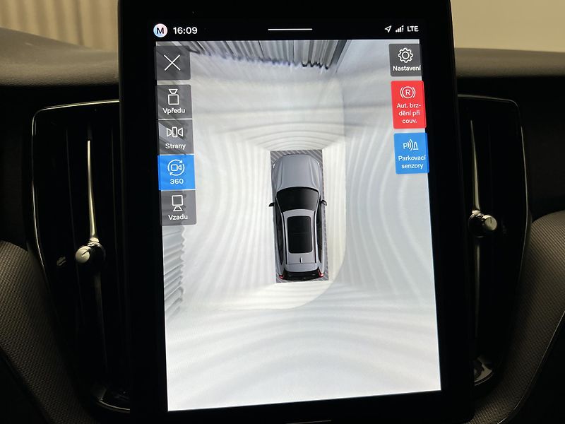 Volvo XC60 T6 AWD BLACK EDITION RESKIN - fotka 32 z 50