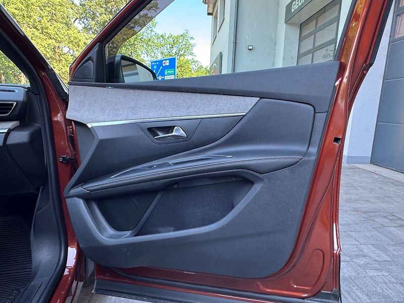 Peugeot 5008 (2023) 1.5 HDi GT EAT8 - fotka 14 z 44