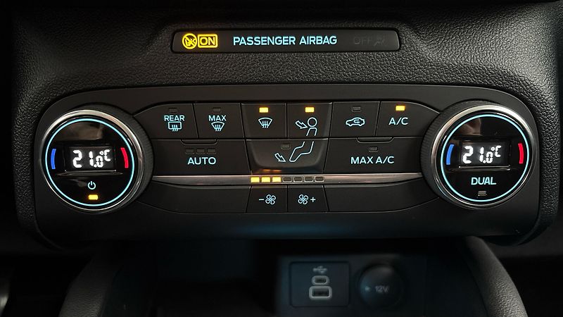 Ford Kuga 1.5 Ecoboost Titanium - fotka 13 z 26