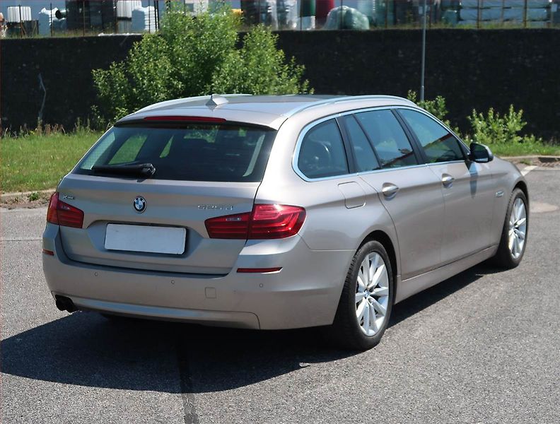 BMW Řada 5 (2016) 525d xDrive, 4X4, Automat - fotka 5 z 14
